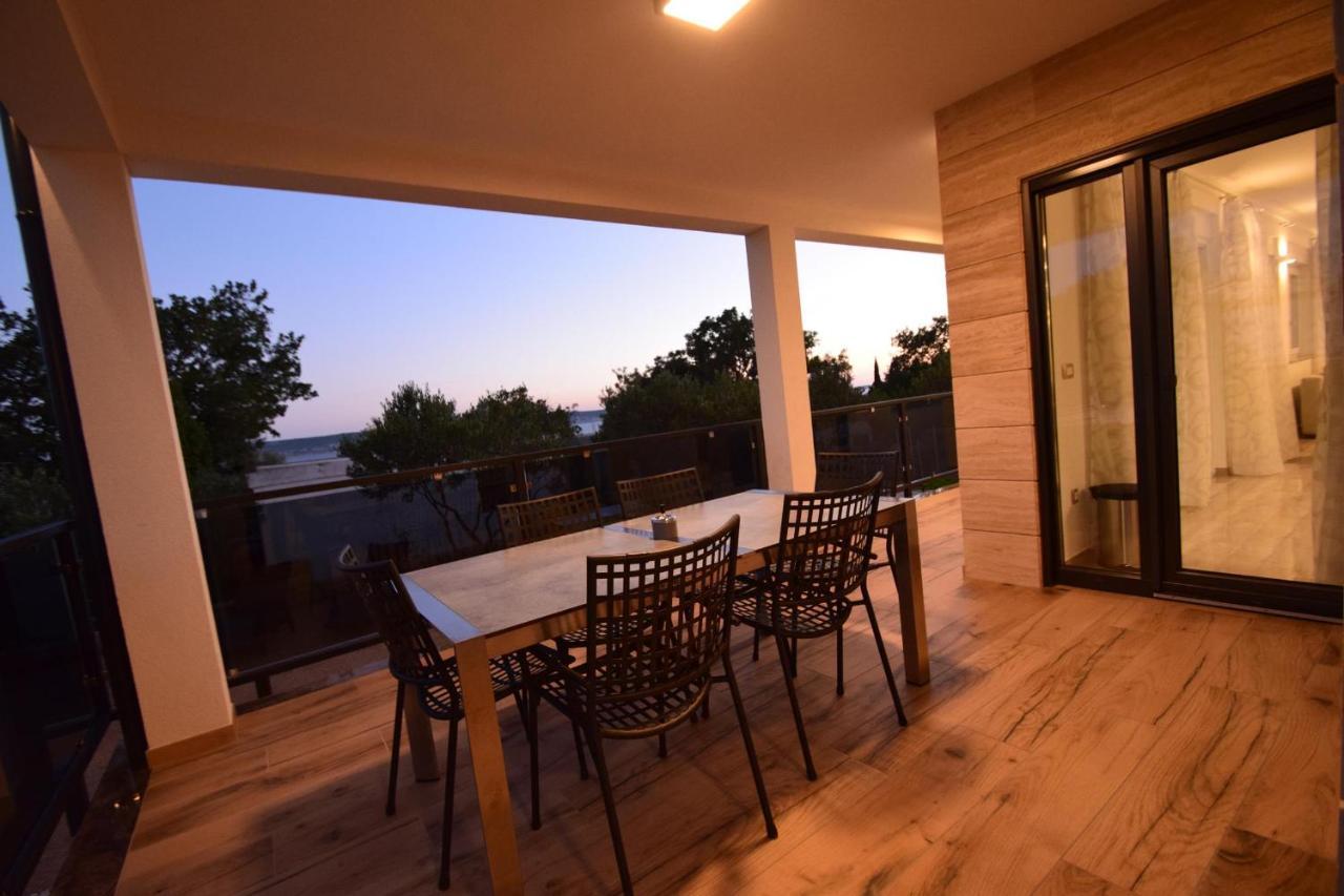Villa Apartments Filip Starigrad Paklenica Exterior foto