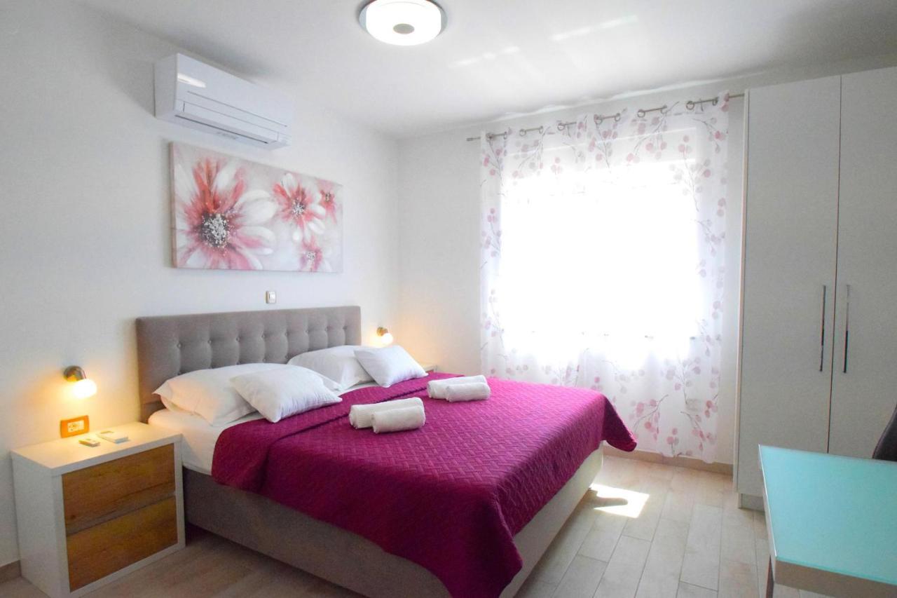 Villa Apartments Filip Starigrad Paklenica Exterior foto